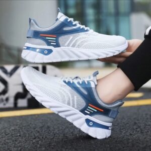 حذاء رياضي برباط لون مميز